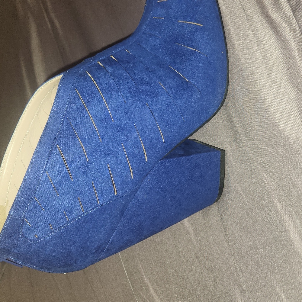 Shoes - Picture 4 of 4